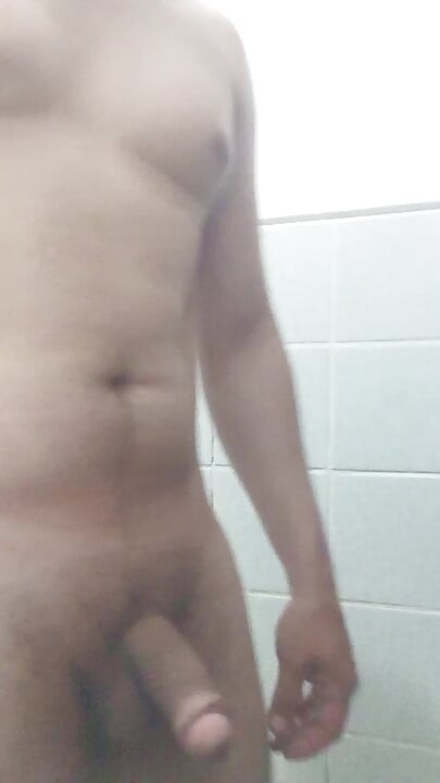 Oscarcoronado86は一日を手で取り、oscarcor01から牛乳を降ろしている