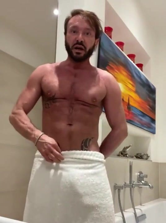 el novio de viktor rom