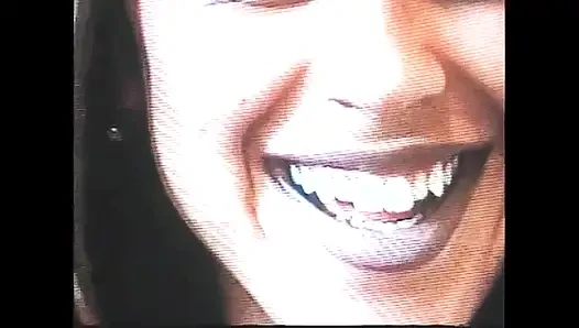 Harika genç zenci kadın prezervatifle canavar siyah yarakla amının içine boşalıyor