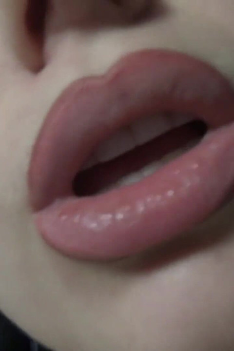 You're obsessed with my full natural lips