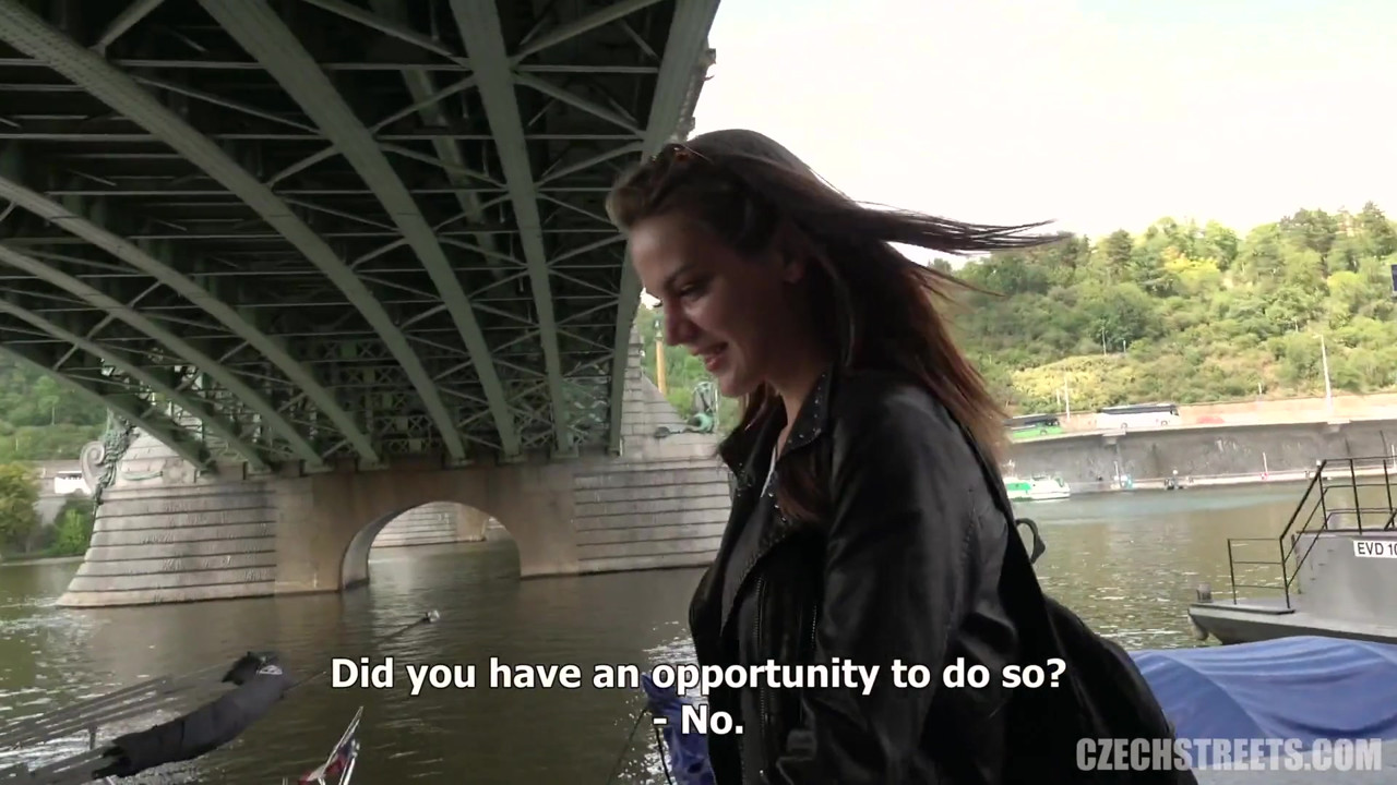 チェコの街 - 史上最もシャイな女の子