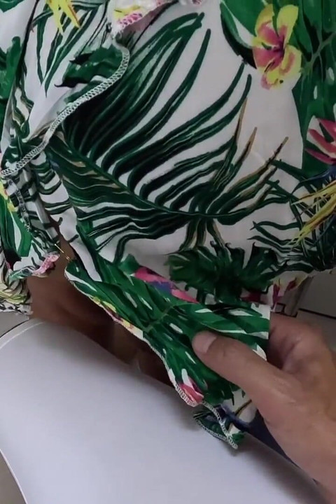 She Liked the Touch: Ass Grinding & Cumshot on a Train