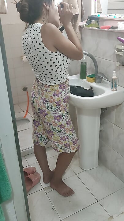 Kurasa aku agak sange saat mesra-mesraan di ruang tunggu.