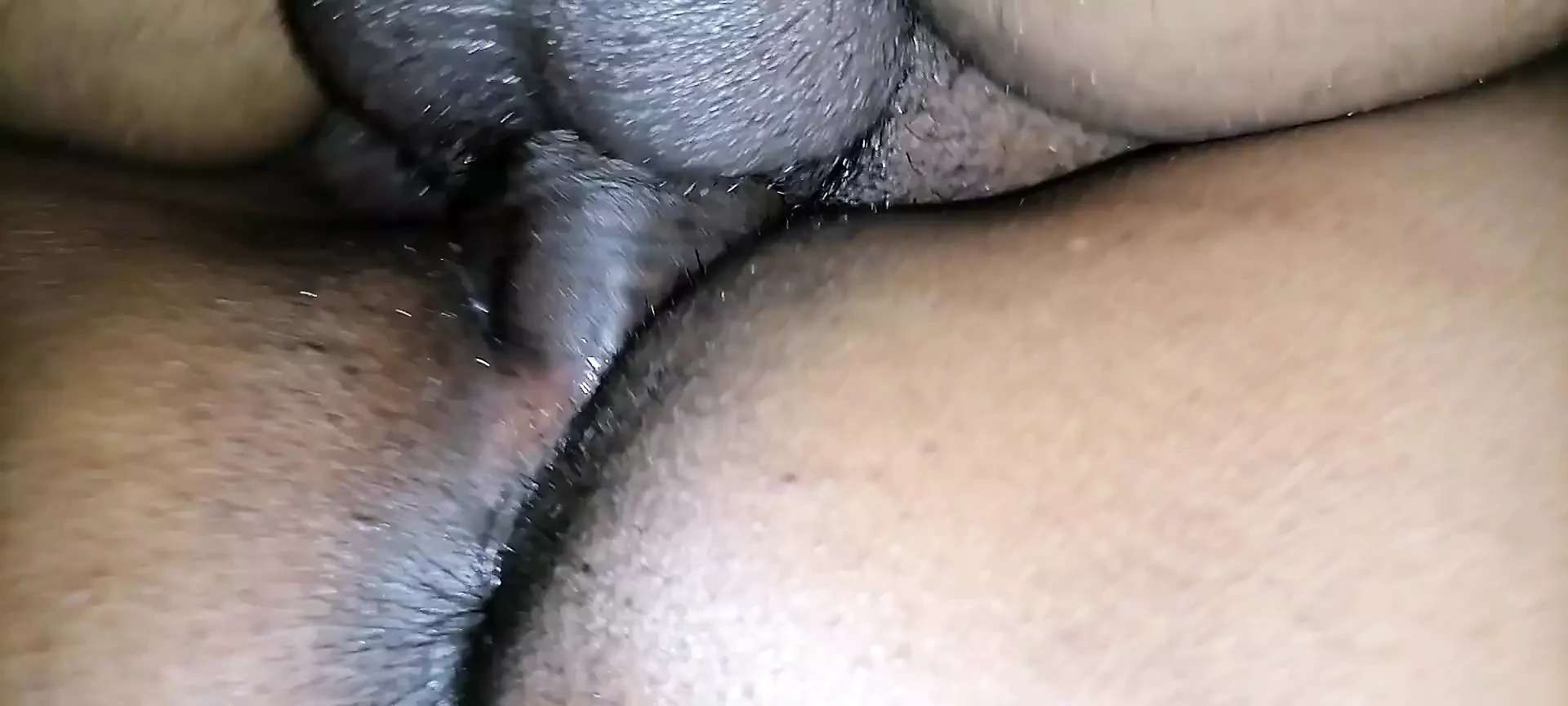 Une actrice indienne populaire se fait mouiller - gros seins et grosse bite