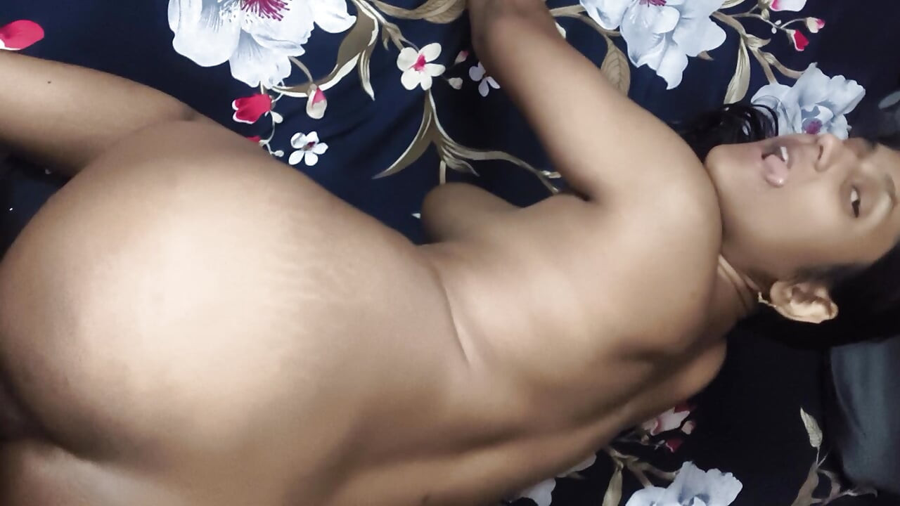 Esposa folla anal por joven en casa