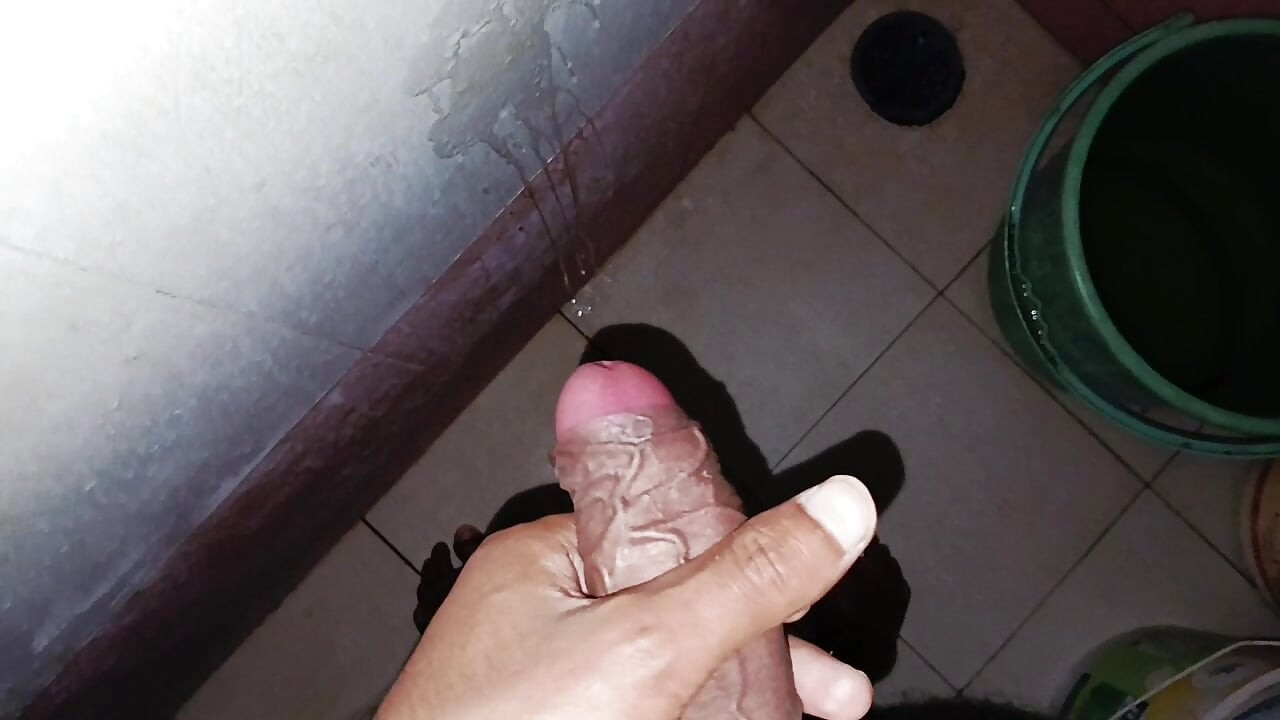 Masturbare solo în direct în baie