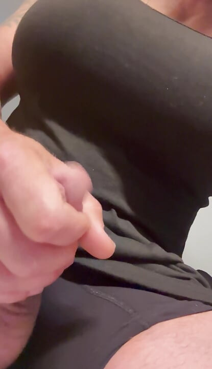 HUGE TITTY TRANNY REALLY NEEDED TO CUM!!