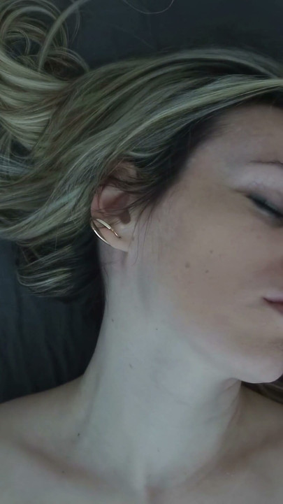 Czech Orgasm 170 Mature Babe Strokes Her Soaked Pussy Until It Drips