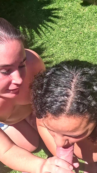 FFM utenfor POV BLOWJOB TREKANT, CUM ANSIKTSBEHANDLING | Klipp 1