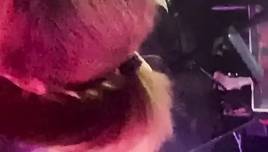 Bulutlarda sallanıyor