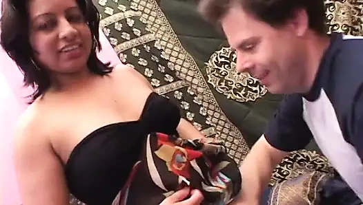 Cewek semok latina dientot habis-habisan sama kontol besar sampai toketnya dicrot sperma hangat