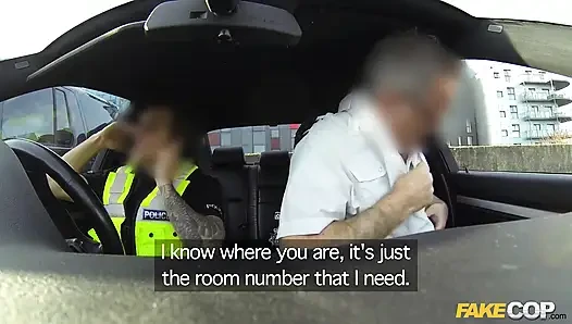 Fake cop - birkaç lezbiyenle bakış açısı üçlü seks