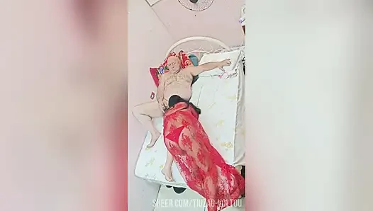 SEDUCTIVE BRUNETTE WANTS CROWN
