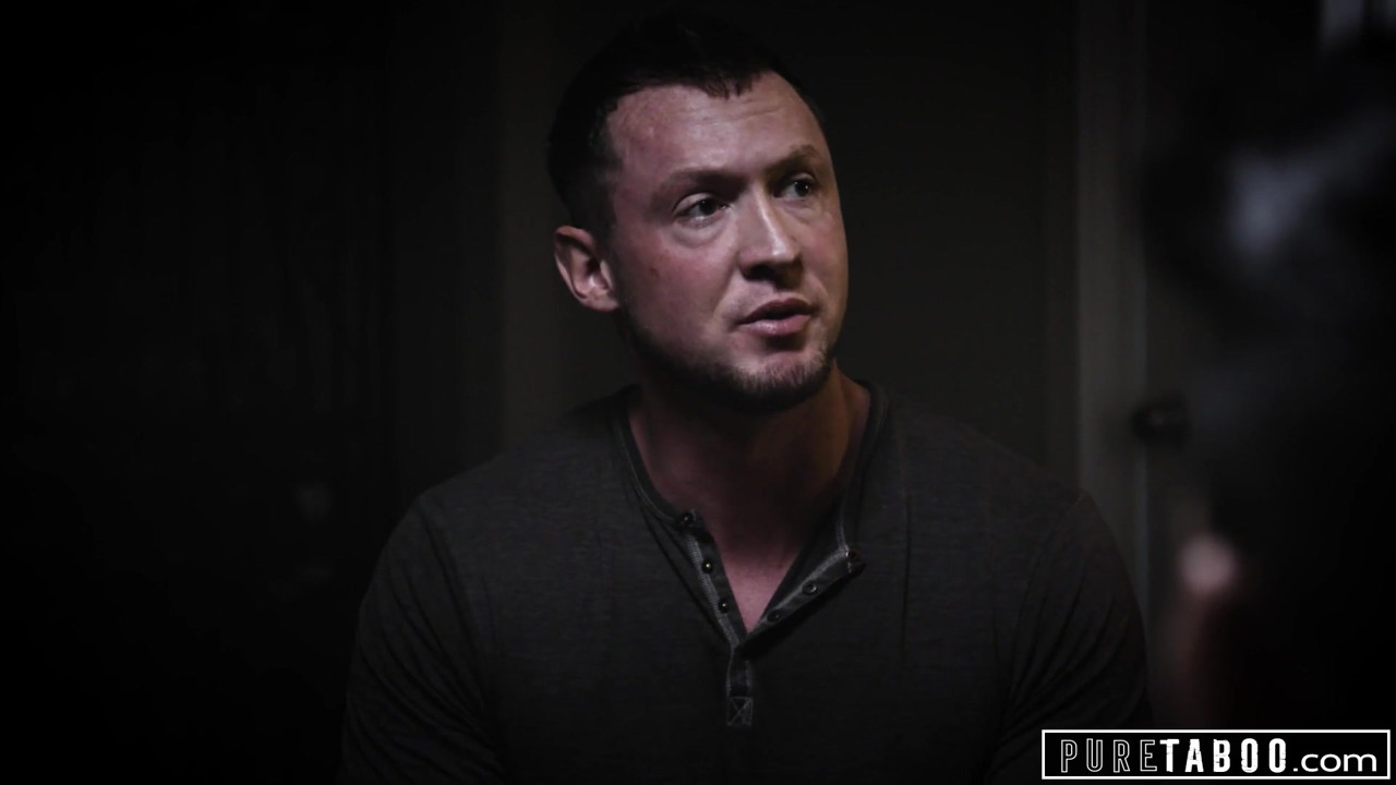 純粋なタブー、セクシートランスガールが悲しみの男をやる