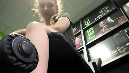 Экстремальный сквирт в спортзале с Jucielussie