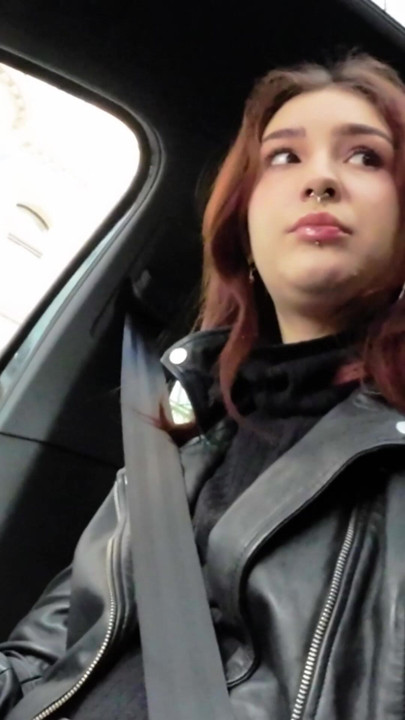 Scarlet Spark esguichando mijando peidando no meu carro