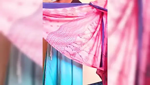 Pertunjukan toket amunisi amunisi ganti baju malam-malam dengan saree toket besar