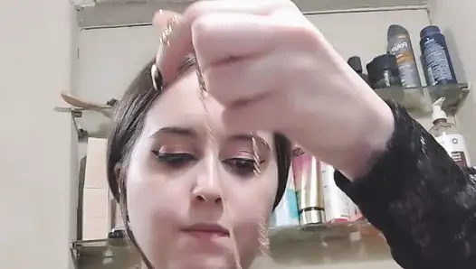 Soyunuyor, ayakkabılarımı çıkarıyor, makyajımı çıkarıyor, yatacak her şey. Sweet Dreams My Loves
