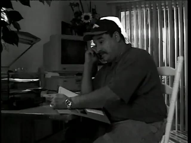 Vagabunda abre as pernas e se masturba para o contador