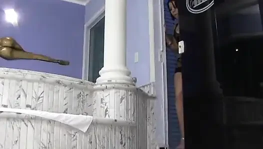 Wilder typ will diese schöne dame mit leidenschaft ficken