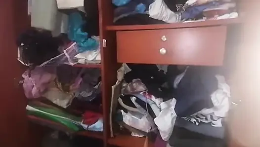 ep10 Desi stiefmutter fand kamera von stiefsohn und sie strippt ihn, um muschi-show zu sehen beginnt, auf dem bett zu legen beginnt ihre möpse, job zu bekommen