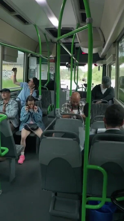 Emotivní okamžik z "VIP4K. No jo! ŠUKEJ MĚ V AUTOBUSE!"