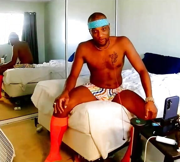 Kennie Jai Jerks and Shoots!