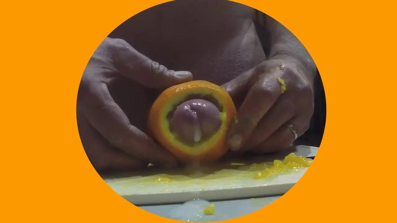 ma premiere branlette avec un fruit