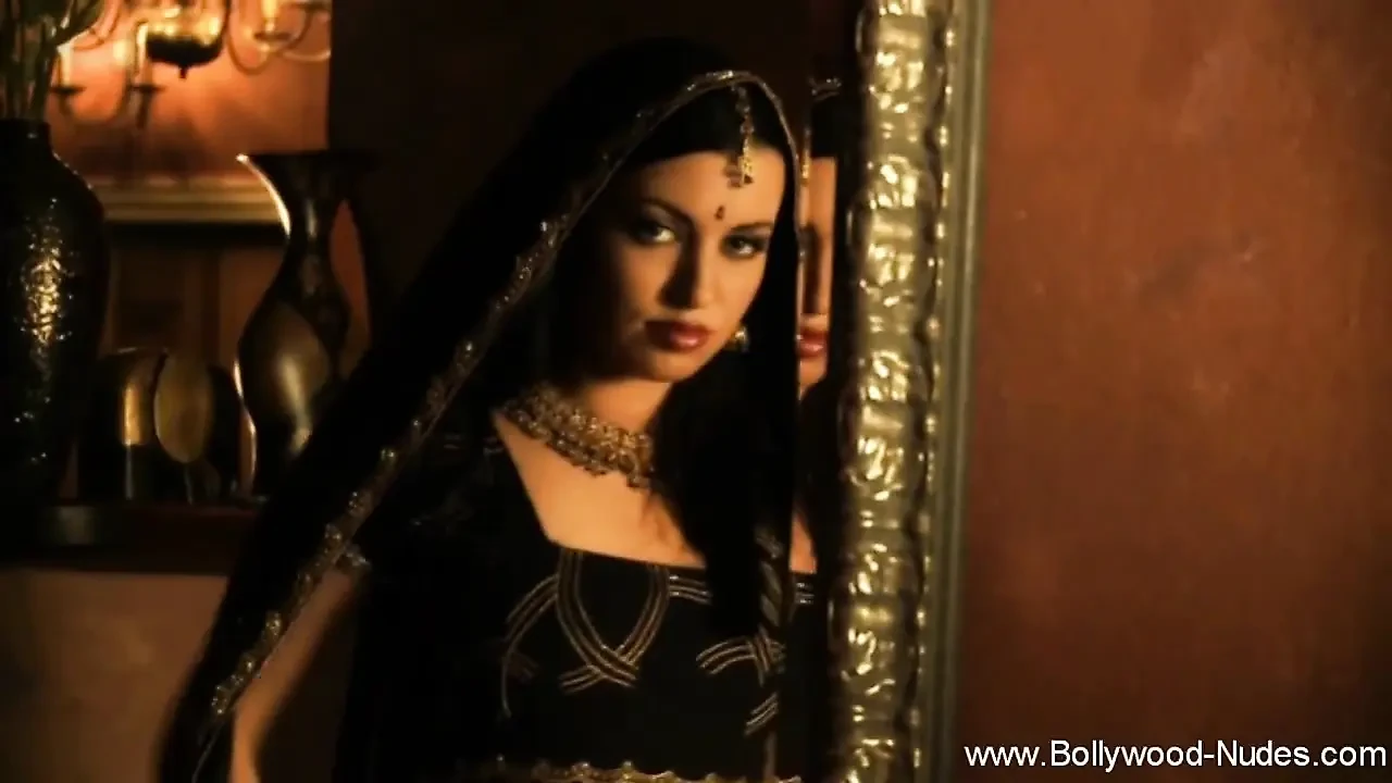 Deva Dassi's Sensual Show