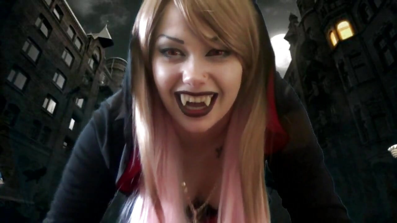 Giantess Vampire want to play for you... but not for long time!