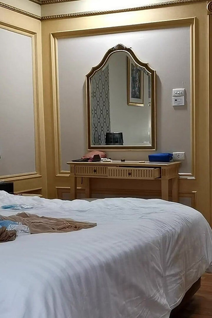 Sissy Slut Michelle Morning Wake-up in Bangkok Hotel and Web Show