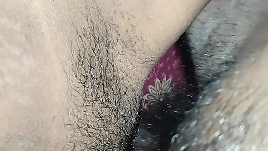 Bhabi ne lund ko paav se pakda maslane lagi