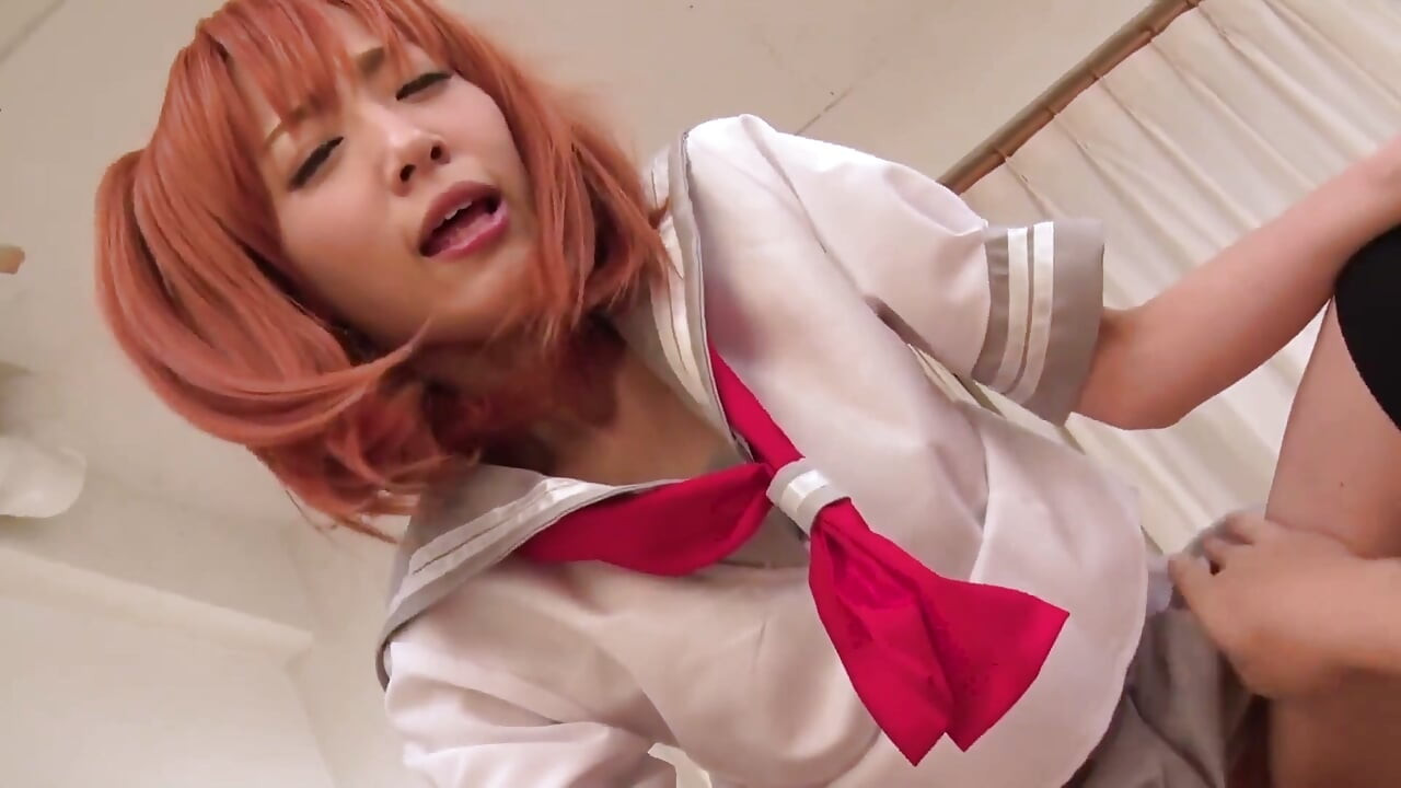 Scenă sexuală asiatică păroasă -1_skinny japoneză îmbrăcată ca o elevă care se bucură de ejaculare înăuntru