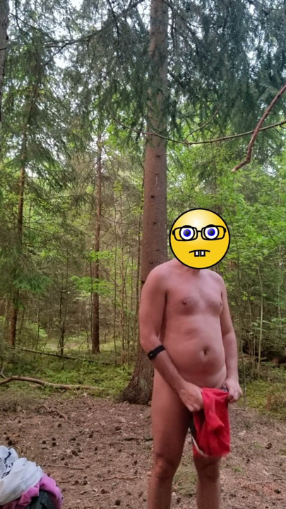 A quick striptease with a cumshot in the nature | Clip 1