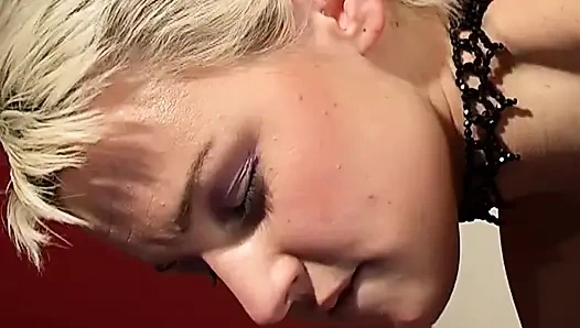 In the Billiard Room to Seduce the Lesbian Challenger