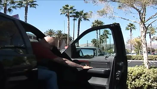 Hart penetrierte kirsche von fröhlicher teen, sperma-eimer sieht klein voller sperma aus