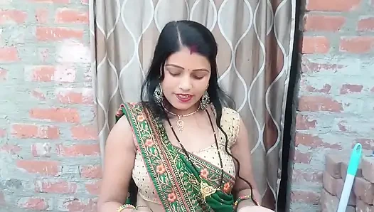 Büyük üvey kız kardeşim kızdı, tek kişilik yatağı paylaştık, tam Hintçe ses