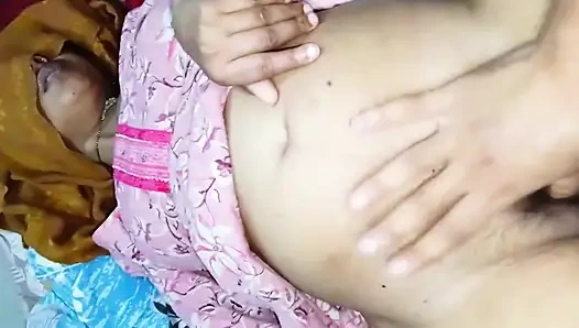 Video rekaman seks tante seksi india lagi asik fingering memeknya sampai muncrat - audio bahasa india