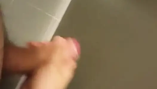 Auf dem Klo abspritzen