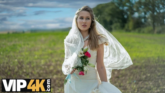 BRIDE4K。在车里与天然奶子的性感青少年新娘三人行