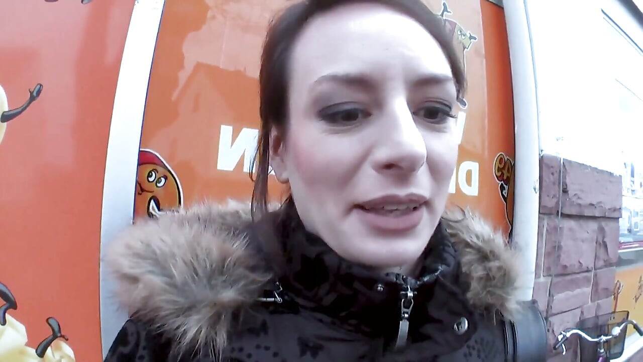 Dev Dildo Ve Naylon Şalvarlarla Lanet Olası Cennette
