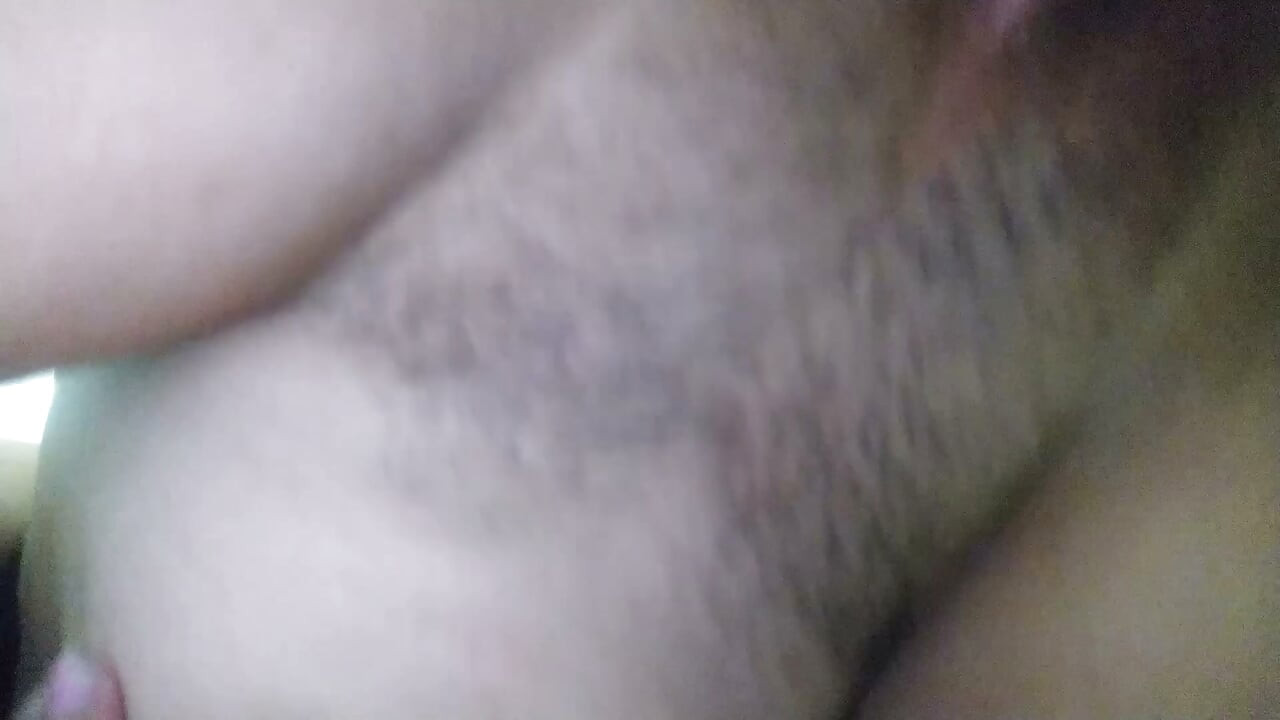 Foderam à bruta a cona da hotwife no hotel, depois o corno dela também a fodeu e provou o meu esperma