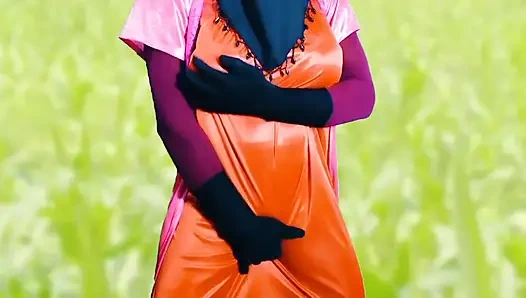 Schwanz in Shalis enge muschi eingeführt