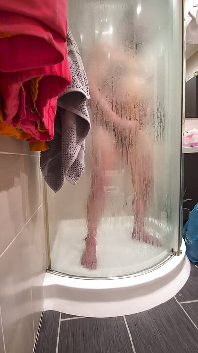 Amateur guy shower