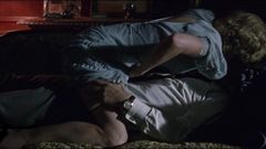 Rosamund Pike goală - Omul cu inima de fier (2017)