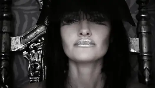 The fascinatrix...