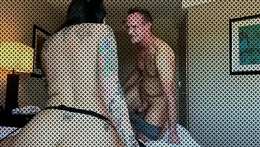 Yaşlı adam dctrousersnake üç delikli gotik dövmeli sürtük Nikki Nyx'u sert sikiyor
