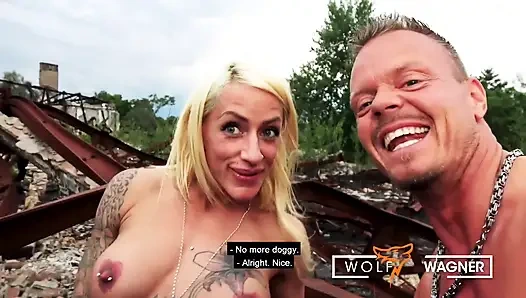 Tante seksi jerman yang super bejat dientot habis-habisan di luar ruangan