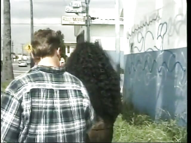 Linda chica obtiene su ancho culo atornillado