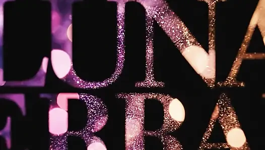 Colombian babe masturbates alone to start the day